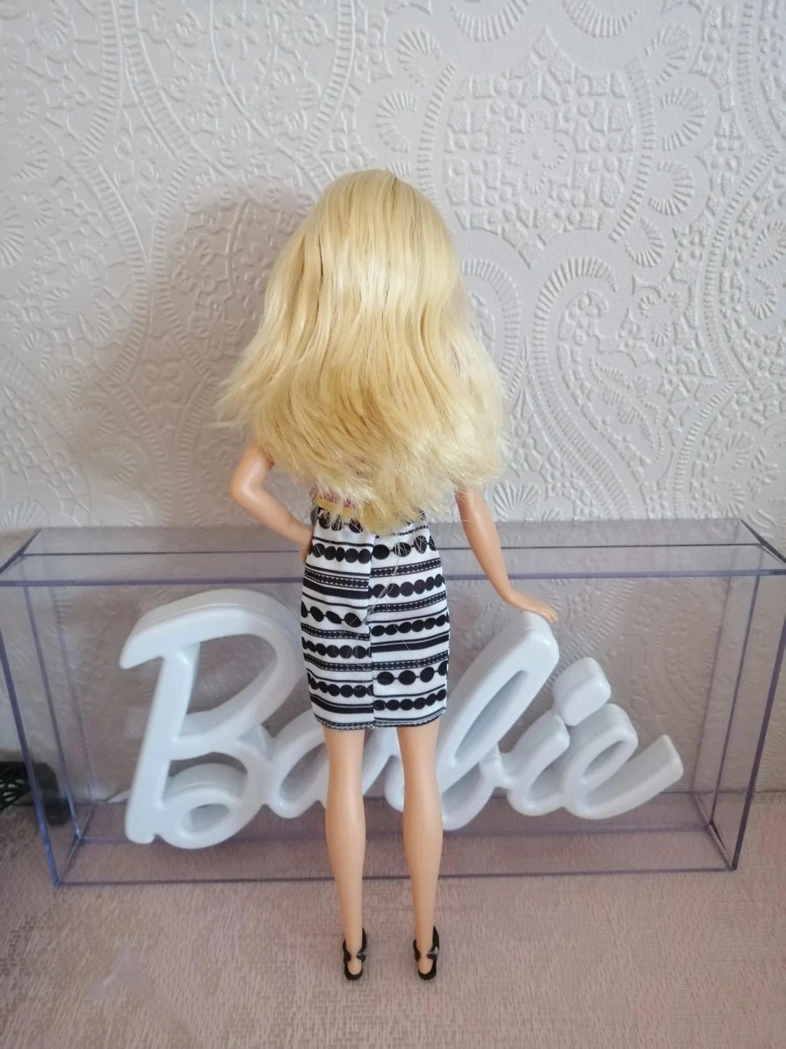 Pretty Barbie in her elegant outfit – photo 3